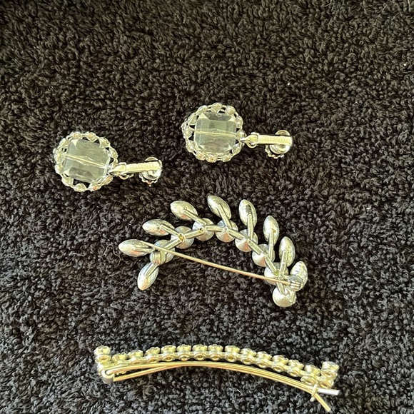 Vintage Sparkling Collection Celebrity Clip On Earrings, Brooch, Hair Cl… - Picture 2 of 9